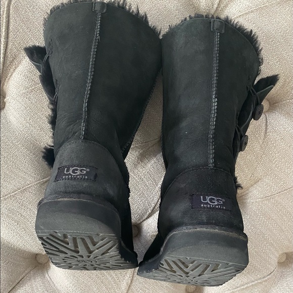 UGG waterproof suede Women’s Bailey triple button boot - Picture 2 of 9